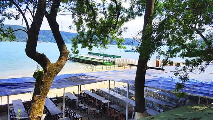 Sarıyer Altınkum plajı deniz ve kumsal